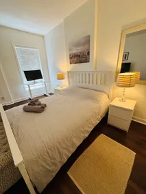 Modern 2BR in Lincoln Park| 1 Parking | Sleeps 6 - Image 3