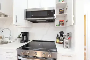 Bright & Spacious 3BR | Sleeps 6 - Image 4