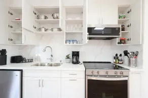 Bright & Spacious 3BR | Sleeps 6 - Image 5