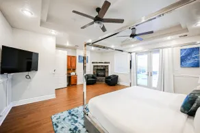 KC* Happy Oasis 5BR/4BA Home w/ Theater & Pool - Image 4