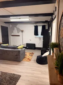 Cozy Studio Near Main Street - Image 2