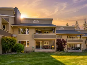 Golf-view 2BR condo near Lake Wenatchee | Sleeps 4 - Image 3