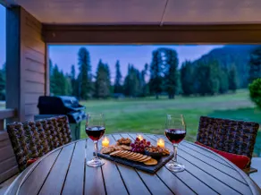 Golf-view 2BR condo near Lake Wenatchee | Sleeps 4 - Image 2