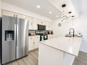 Cozy Townhome - Image 2