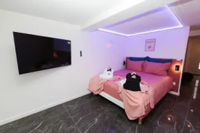 Love Room & Private Spa • XXL Jacuzzi • A/C - Image 2