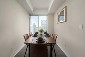 Luxury 3BR 2BA with 2 King Beds Sleeps 8 on Yonge - Image 5