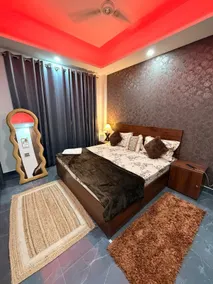 Luxury 1BHK in Tapovan | Walk to Ganga | Parking - Image 3