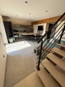 Round 6-person hot tub in large house - Image 4
