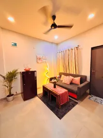 OMIRA | Couple Friendly | WFH Flat | LIG - Image 2
