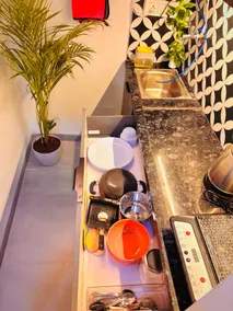 OMIRA | Couple Friendly | WFH Flat | LIG - Image 3