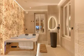 Prestige Suite • Exceptional Private Hot Tub - Image 2