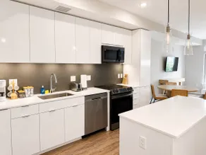 Colorful + Oak 2BR|Walk to Metro & Mall |Arlington - Image 2