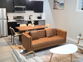 Stylish Luxury Apartment Near CFB Edmonton - Image 5