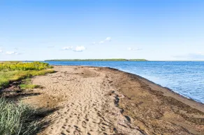 Seaside Serenity W/ Private Beach Access & Hot tub - Image 4