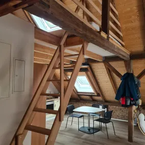 Beautiful loft apartment with large terrace - Image 2