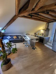 50 m2 duplex, air-conditioned, 10-minute walk to the center - Image 4