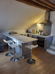50 m2 duplex, air-conditioned, 10-minute walk to the center - Image 5