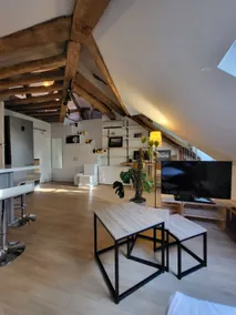 50 m2 duplex, air-conditioned, 10-minute walk to the center - Image 3