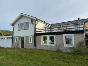 Seaside villa with associated boathouse - Image 2