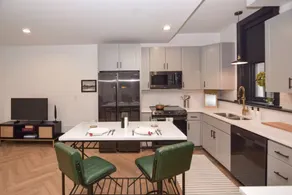 Downtown Harrisburg Chic 1-Bed w/ parking - Image 2