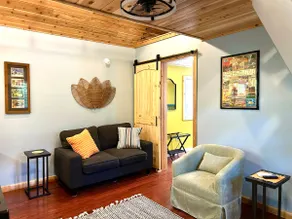 Cabin Retreat in the Woods - Image 4