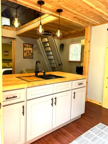 Cabin Retreat in the Woods - Image 3