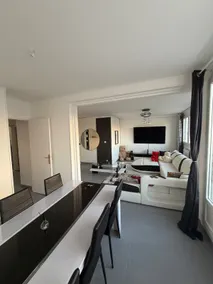 Apartment close to the train station and at the foot of the A tram - Image 4