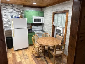 Quiet Wooded Cottage - Image 3