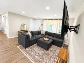 Bright & Modern Marysville Getaway | Large Yard - Image 4