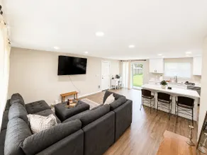 Bright & Modern Marysville Getaway | Large Yard - Image 2