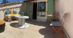 Quiet two-bedroom apartment with terrace and garden. - Image 3