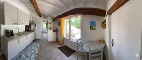 Quiet two-bedroom apartment with terrace and garden. - Image 2