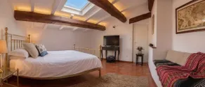 Quiet two-bedroom apartment with terrace and garden. - Image 5