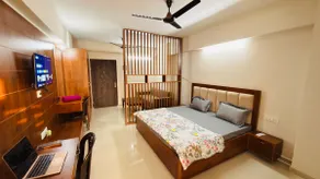 City-View Studio • Private Balcony & Fast WiFi - Image 3