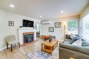 Walk to Main St! Quiet Mendocino County Retreat - Image 4