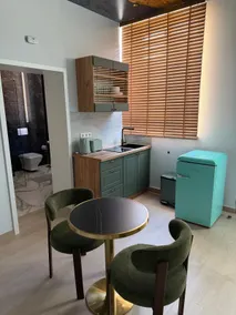 Suite with kitchenette, airport 15 minutes, parking - Image 4