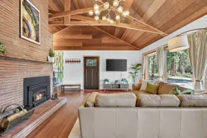 NEW! Rainbow Rd. Stylish Cabin w/Putting Green - Image 2