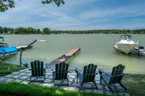 Em's Lake House - Image 3