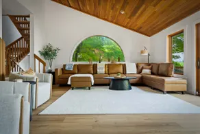 Em's Lake House - Image 4
