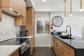 Stunning Urban Condo, AC, Parking, 9 Min Downtown - Image 3