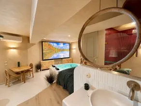 Private hot tub & XXL cinema – Suite for 2 - Image 3