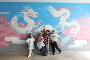 Mr. GACKT's former car | 100-inch TV | 156㎡ private rental | Tsuru City Station and Yorido no Yu 8-minute walk | Impressive wall photo spot - Image 4