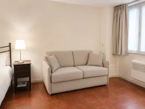Pantheon Steps Away, Studio in 1600s Palazzo - Image 2