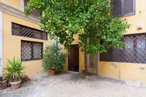 Pantheon Steps Away, Studio in 1600s Palazzo - Image 3