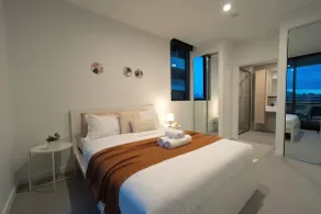 Cozy 2BR Apartment with Parking | Cafes & Shops Nearby - Image 3