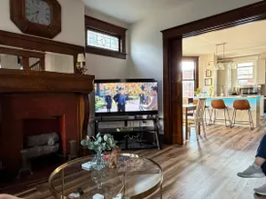 Elegant Family Retreat Near - Image 2