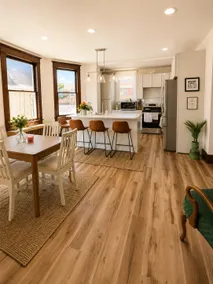 Elegant Family Retreat Near - Image 3