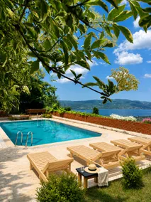 Escape to nature, a private villa with a unique lake view - Image 2