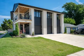 Modern Tulsa Retreat w Balcony & Sleeps 13! - Image 4