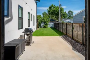 Modern Tulsa Retreat w Balcony & Sleeps 13! - Image 5